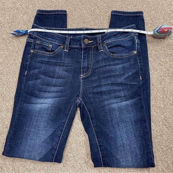 Two by Vince Camuto: Women's Dark Wash Skinny Denim Jean, Size 25 - Picture 3 of 9